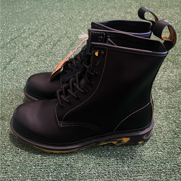 Original DR. MARTENS 1460 Boots LA004 Size 8Men-9Women Black Leather Yellow - Picture 3 of 7